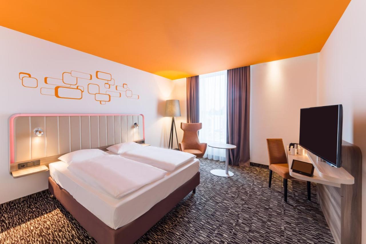 Park Inn By Radisson Neumarkt นอยมาร์คท์ อิน แดร์ โอเบอร์พฟัลซ์ ภายนอก รูปภาพ