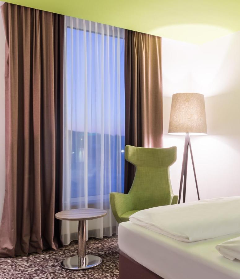 Park Inn By Radisson Neumarkt นอยมาร์คท์ อิน แดร์ โอเบอร์พฟัลซ์ ภายนอก รูปภาพ