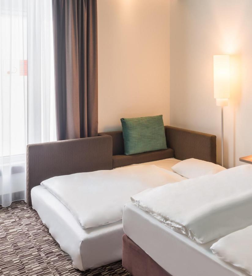 Park Inn By Radisson Neumarkt นอยมาร์คท์ อิน แดร์ โอเบอร์พฟัลซ์ ภายนอก รูปภาพ