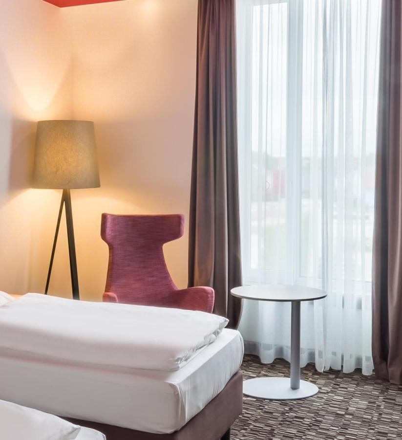 Park Inn By Radisson Neumarkt นอยมาร์คท์ อิน แดร์ โอเบอร์พฟัลซ์ ภายนอก รูปภาพ