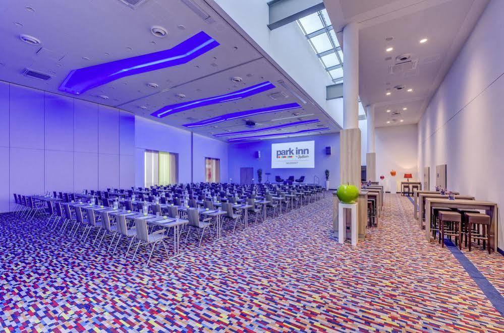 Park Inn By Radisson Neumarkt นอยมาร์คท์ อิน แดร์ โอเบอร์พฟัลซ์ ภายนอก รูปภาพ