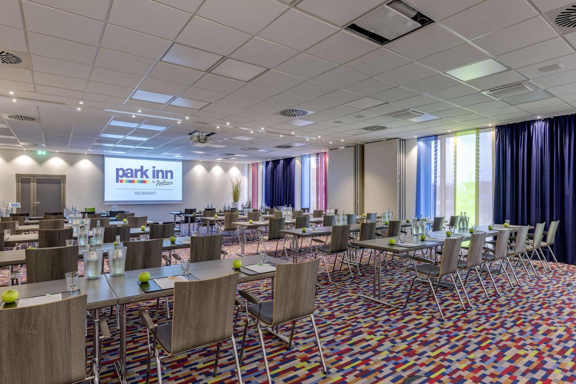 Park Inn By Radisson Neumarkt นอยมาร์คท์ อิน แดร์ โอเบอร์พฟัลซ์ ภายนอก รูปภาพ